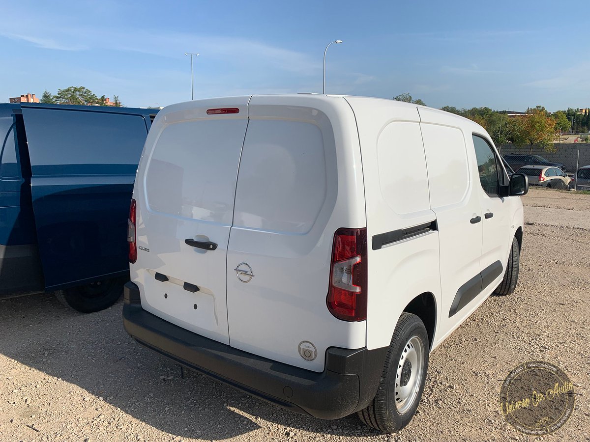 UniversoCA's tweet photo. Nueva a estrenar!!!. Así es como nos gusta empezar las mañanas.
Instalamos estas cerraduras de seguridad #Meroni a esta nueva #Opel #Combo #Cargo, antes de que se la entreguen a su propietario.
#tallermovil #instalacionadomicilio #madrid #spain #ufomeroni  #van #vanlocks #vanlife https://t.co/OZLfoSxTXS