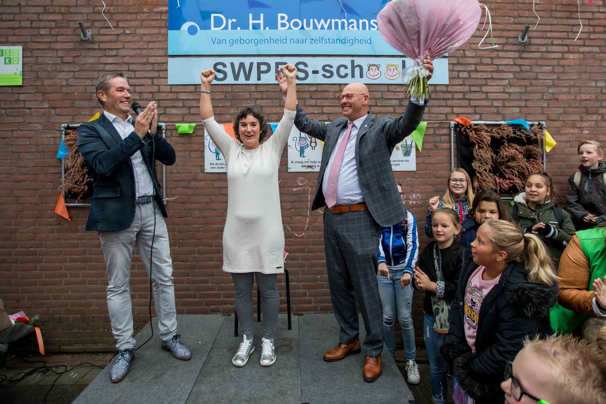 FEEST IN KAMPEN!!

Juf Hanneke is De leukste juf van Nederland en dat moet natuurlijk gevierd worden. Nou, dat kunnen ze wel in Kampen hoor, een feestje vieren! Er was zelfs een echte rode loper uitgerold.

#een10voordejuf #onderwijs #waardering