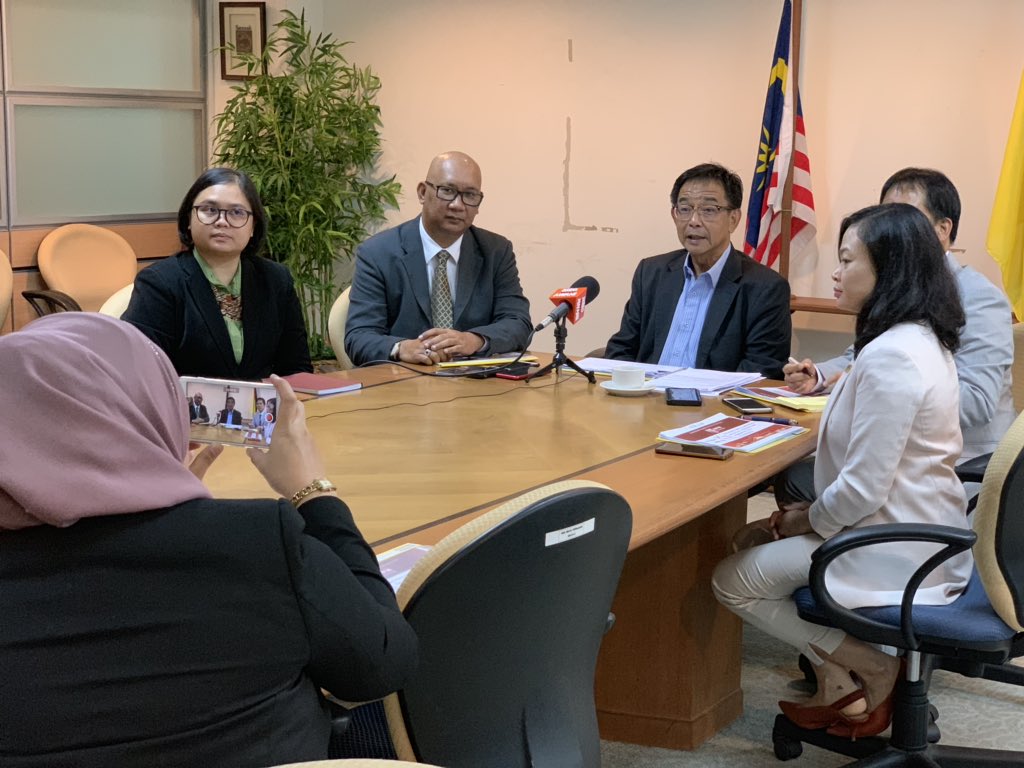 ybkarimhamzah's tweet photo. This morning I conducted the press conference on inaugural International Conference of Social Sciences 2019 #ICoSS2019 which is on 8-9 Oct organised by #Bintulu campus of University #Putra #Malaysia #UPMBK Over 70% of participants are frm overseas including speakers &amp; experts https://t.co/VktRv2Ze8I