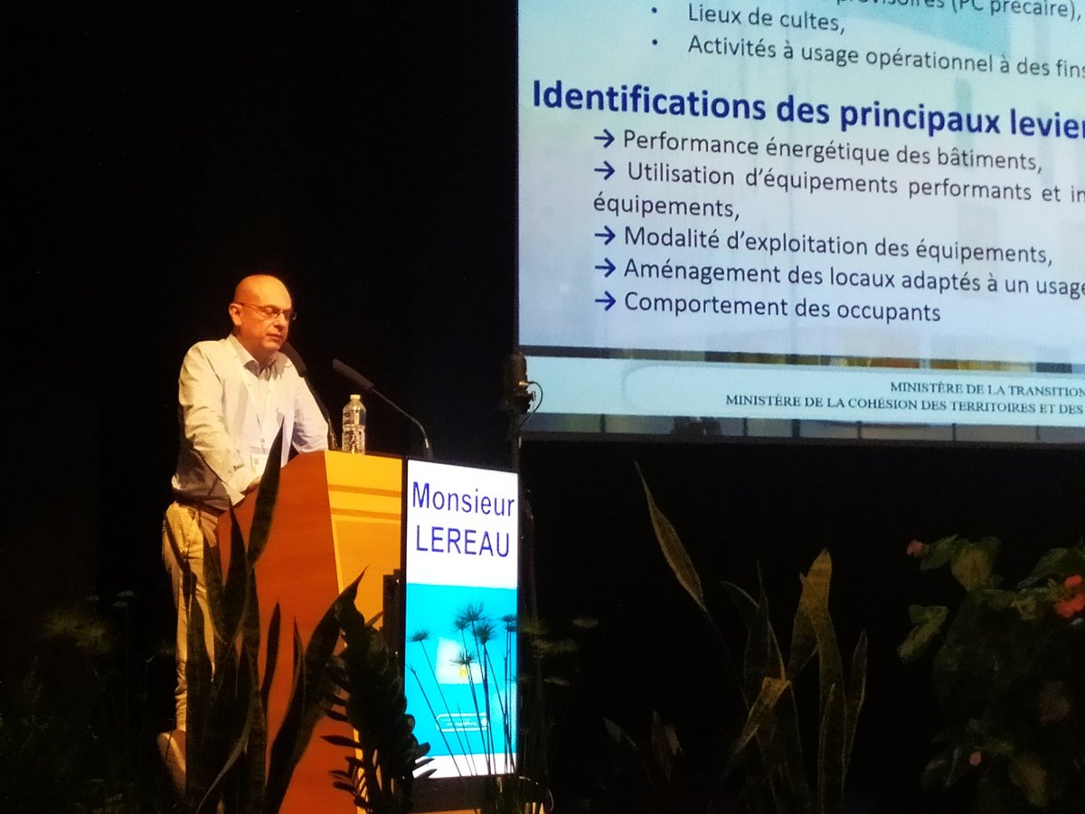 "L'objectif de la loi Elan est de réduire de 40% la consommation d'énergie des établissements de santé d'ici 2030." Mr Lereau à #Hopitech2019