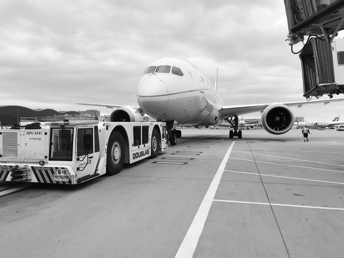 Our 462rd quick turn of the year and this UA924/919 to IAD a 322nd success of the year - pushing 14 early on the turn. Thanks to Lynnette Grant ATW, Spencer Farrell BTW, Sunny Busawah MX, Jon Loyns OO and their teams including our superb partners! @weareunited