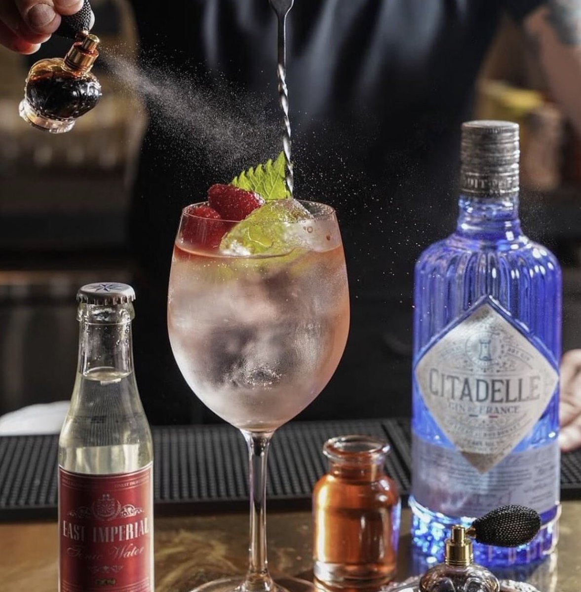 Join us at Wharton Goldsmiths this evening &amp; enjoy wonderful gin cocktails from <a href="/Tomokaspirits/">Tomoka Spirits</a> view our collections of handmade jewellery &amp; enter our competition to win £500 of gift vouchers.  We look forward to seeing you later! #shopstalbans #enjoystalbans #ginandjazz