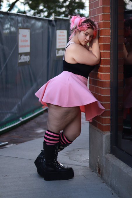 🎀welcome to my twitter!🎀  &bull;my name is Tiny 🤩 &bull;ero / alt model, gamer &amp; artist &bull;20yr old goth from OH💘  &bull;pls