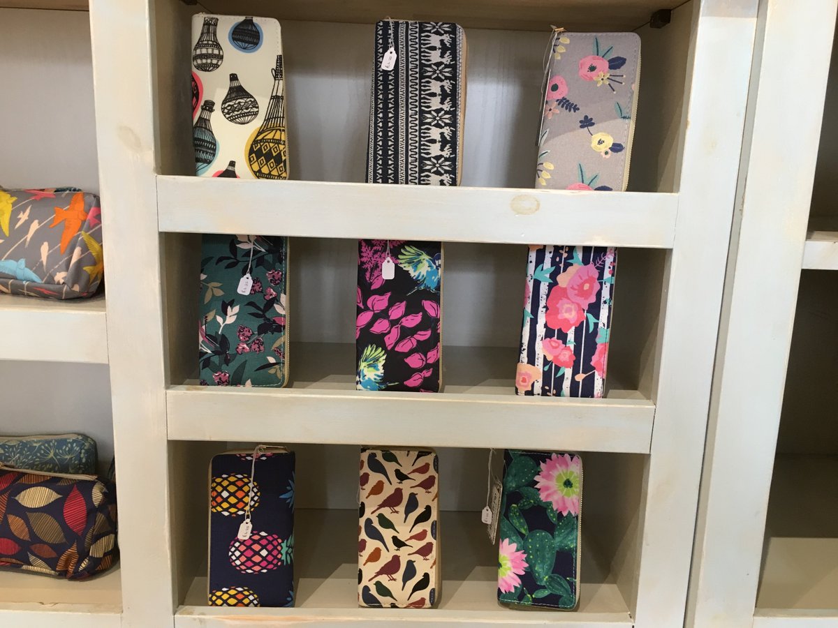 Looking for some affordable gift ideas? Our range of purses &amp; make-up bags start from just £4.80
enjoyfowey.co.uk/collections/fa…