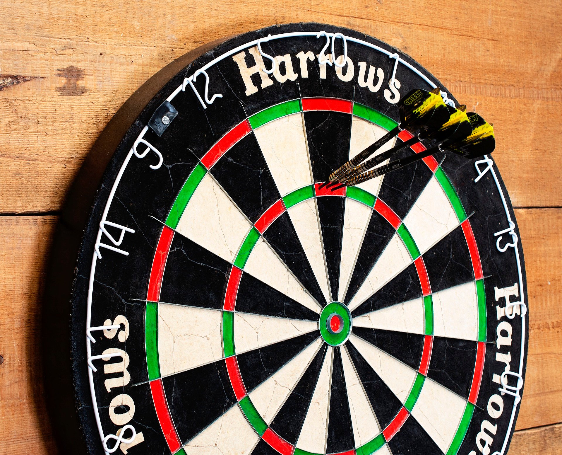 land ontsnappen Regenboog Harrows Darts on Twitter: "⚠️WIN A HARROWS DARTBOARD!!⚠️ If you have  ordered and received your Chizzy 90% Tungsten darts, simply share a photo  of them tagging @HarrowsDarts and #DefyLimits, and tell us