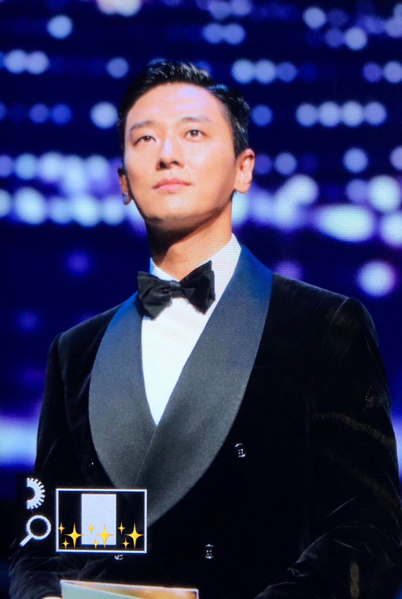 redclassic_0516's tweet photo. 191004 부일영화상 프리뷰
#주지훈 #JUJIHOON https://t.co/g3c5IMUJfX