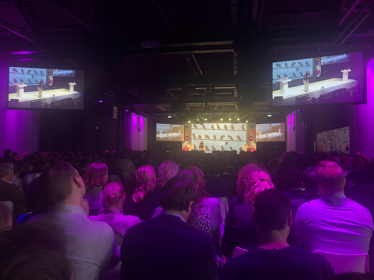 Goede openingssessies van o.a. <a href="/jitskekramer/">Jitske Kramer</a> bij #knbcongres van <a href="/KNBnotariaat/">KNB</a>. #inclusie #nietsheeftbetekenis #fluide #dromen #durven #doen en een beetje #lef