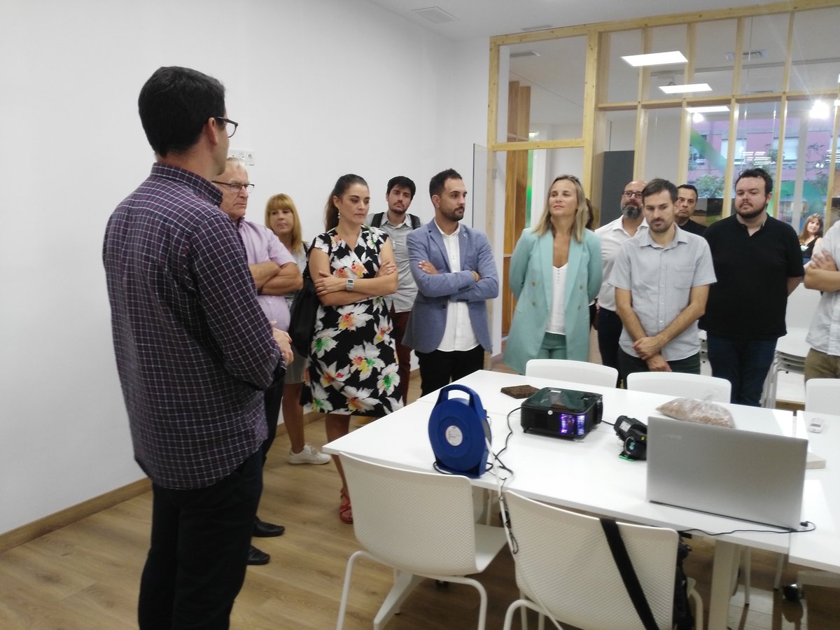 gemalroy's tweet photo. Y emocionada de contar con el gran equipo humano que hará posible que esta #OficinaEnergia logre todos sus objetivos.
Gracias a todo el equipo de @vlcclimaenergia @Imedes e #Indertec https://t.co/IIiLn4fMHi