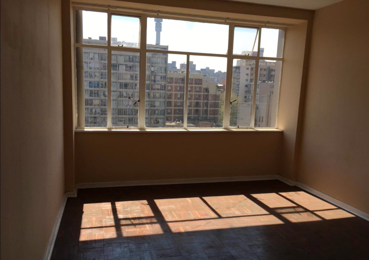 TargetReal's tweet image. Building for sale–JOUBERT PARK
54 flats and 11 retail shops
2 x 3 bedroom,36x2bedroom,15x1bedroom,1xbachelor
Basement parking
2xlifts
Close to Taxi Rank,Rea Vaya,Shops and Educational Institutions
Asking price R29 750 000-00(excl VAT)
Contact Jenny on 082 850 7171 or 011 440-7373