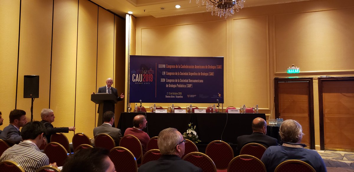 BelenCepa's tweet photo. @DrJohnDenstedt exposing about the evolution of renal lithiasis treatment techniques in the last years #CAU2019 @CAU_URO @JUrology https://t.co/fe8g8hGF9l