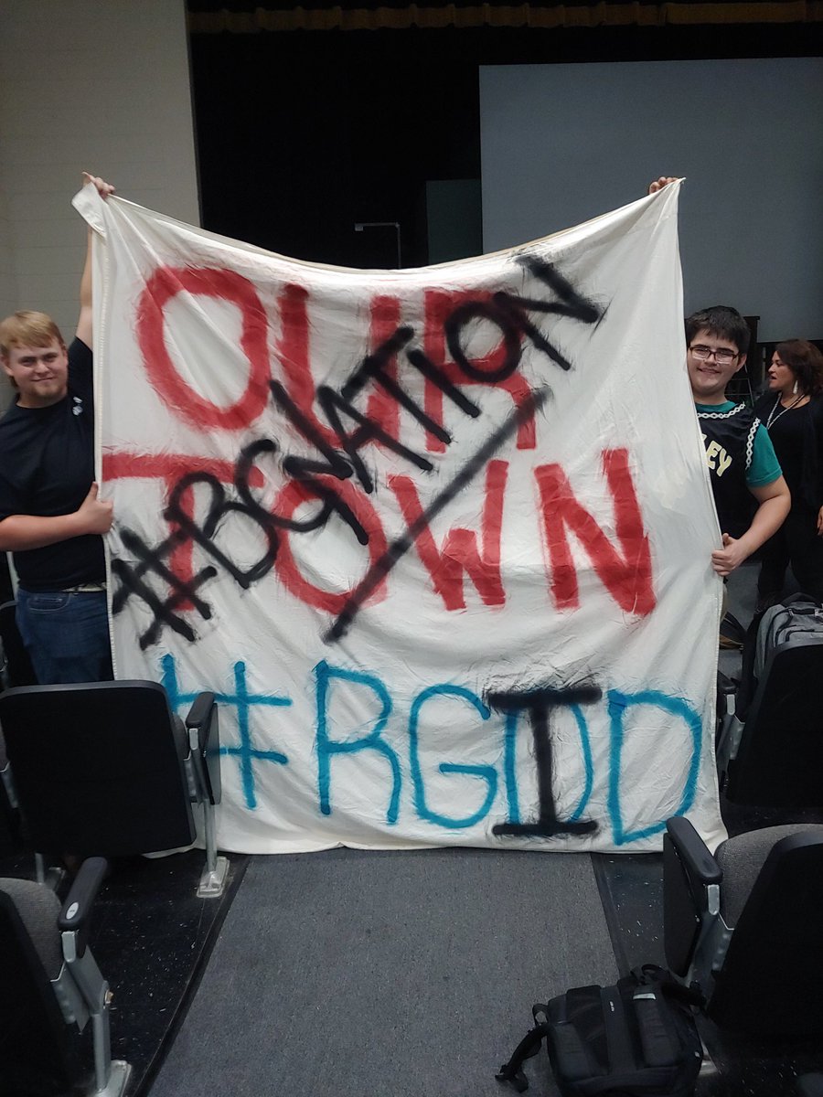 OwnbeyGary's tweet image. That you Cleveland for the sign. We corrected it for you. Look for it tonight! Thanks again, Bear Nation