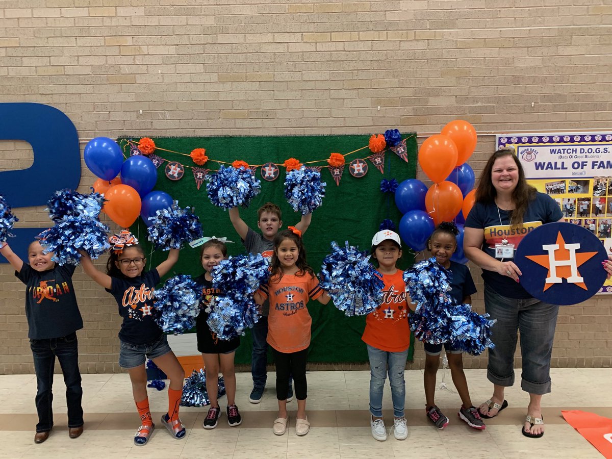 evelyn05's tweet photo. ⁦@astros⁩ #astrospirit ⁦@CovestroBaytown⁩ #GCCrockett #1stgraders https://t.co/BVrawCoOi6