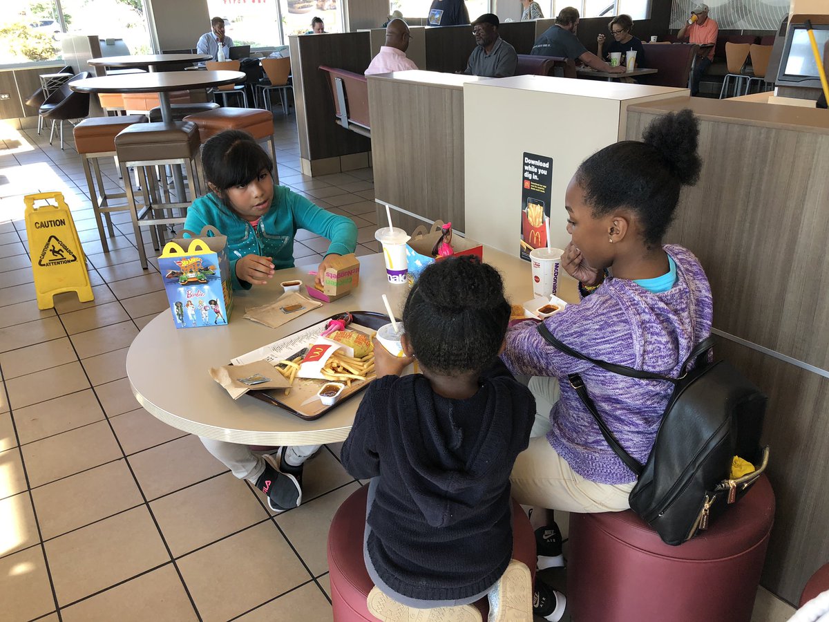 whitneegrant's tweet photo. Woodruff Rd @McDonald’s employee Kolanda went above and beyond to make our students have the best experience today as we celebrated their amazing reading. #TeamJWM @GroveElementary #EngagedEagles @MistyNatskakula @nettehearn https://t.co/0OSJEIzoMs