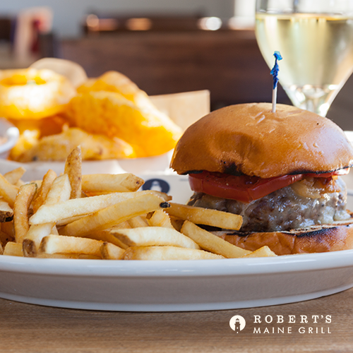 RobertsMEGrill's tweet photo. Sometimes, you just need a burger to hit the spot. The Robert's burger is grass-fed, all-natural beef topped with aged cheddar, caramelized onion, and tomato. Customize the burger by adding bacon, or opting for a gluten-free bun. Then, dig in! 🍔😋 https://t.co/eDHMwKeUj7