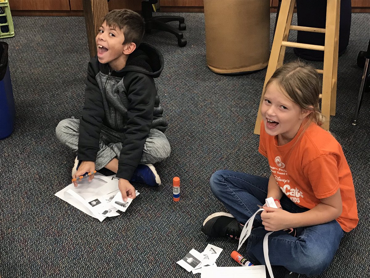 Lesniewiczd70's tweet photo. Students learning what type of energy household items give off. #d70Raptors https://t.co/gGIQP9gbzE