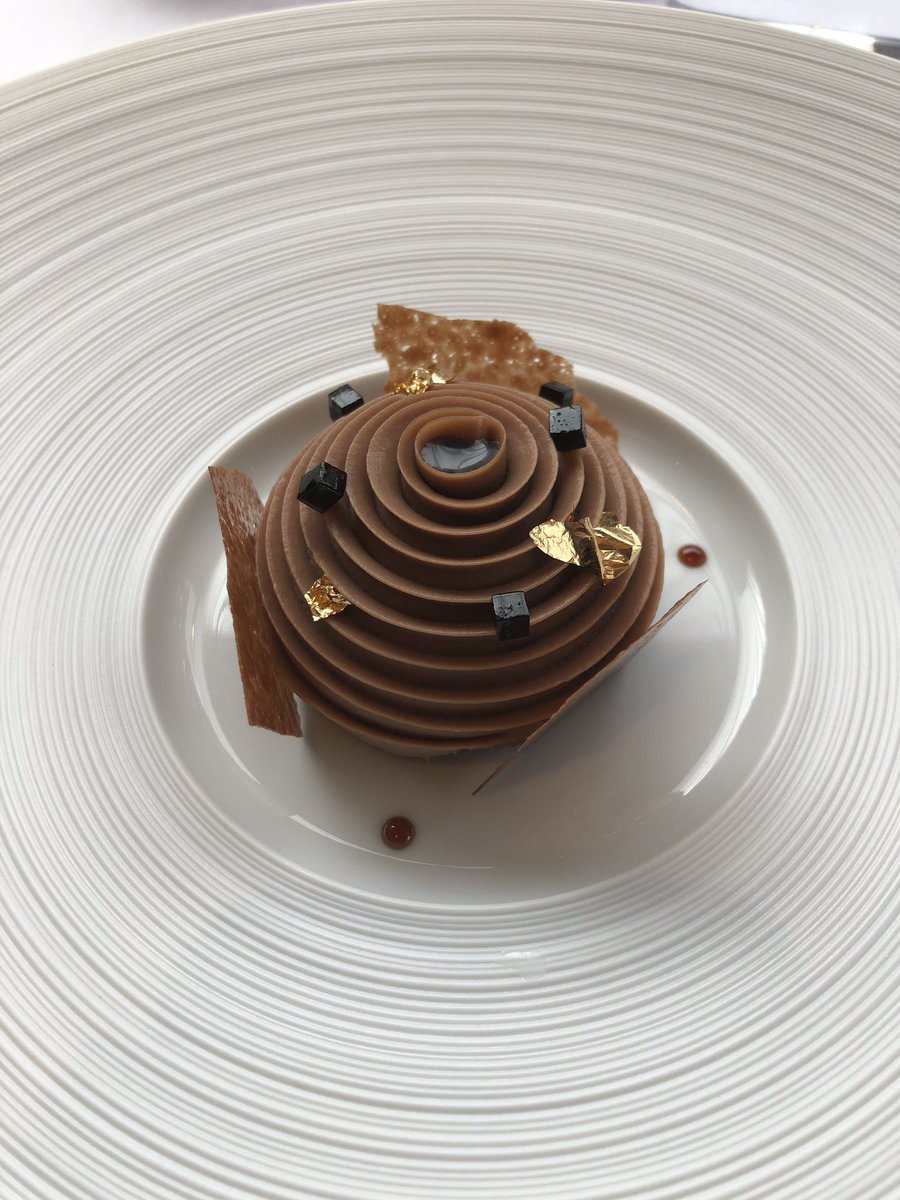 DavidOBrien9's tweet photo. @_the_GREENHOUSE @stove28 @MichelinGuideUK Outstanding lunch at Ireland’s best restaurant https://t.co/CGKivUckyS