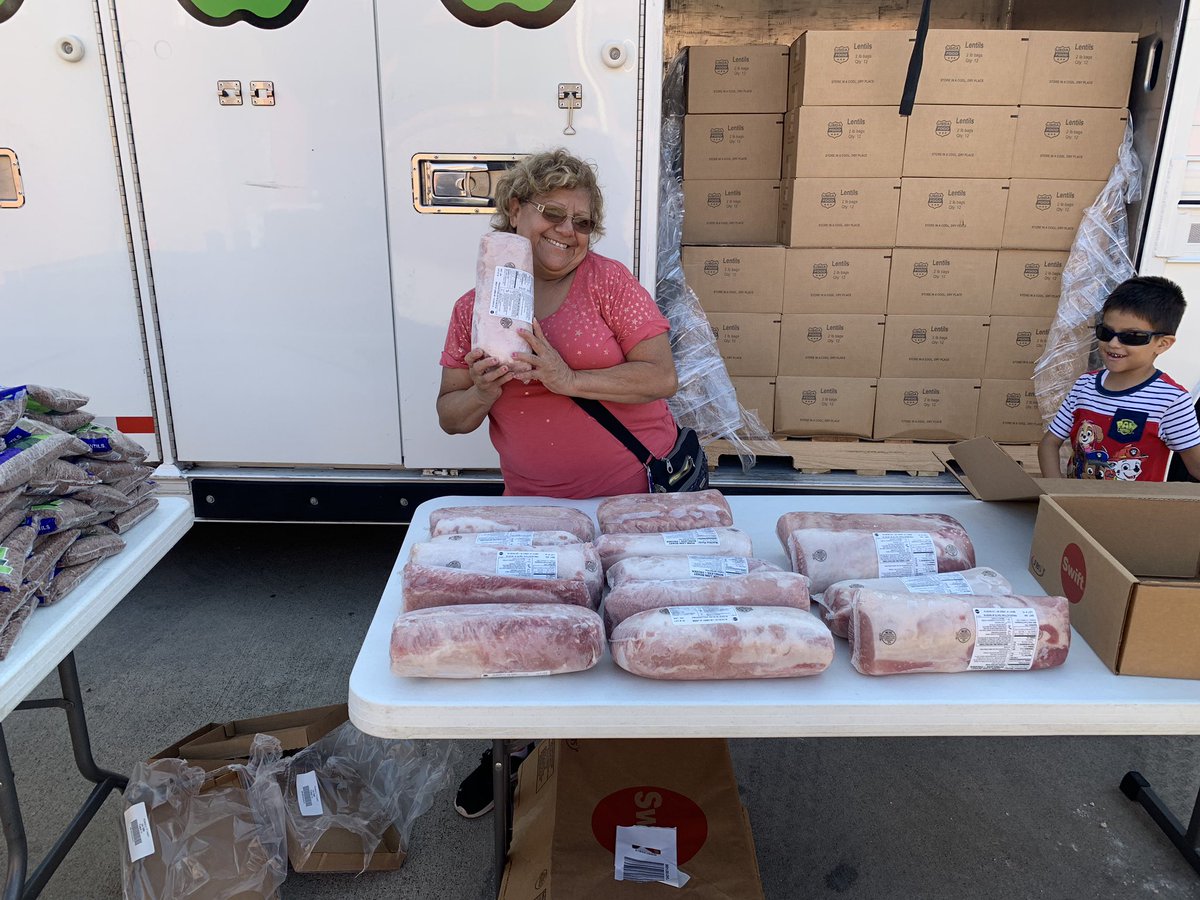 marig2515's tweet photo. It’s an amazing morning at Whittier Elementary! We have the truck of the month provided by The Houston Food Bank. Thank you #cishouston! @WhittierES_HISD @cishouston @HISDEastArea https://t.co/yIafzD6NTu