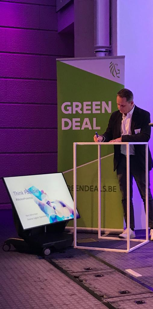 ProximusGroup's tweet photo. Yesterday Hans Schurmans, signed the “Green Deal Duurzame Stedelijke Logistiek”! For the Green Deal we go one step further by bundling our own deliveries (light freight) and @LorealBelgium's together to the center of #Brussels: https://t.co/mS72EvNRWG https://t.co/TMHbUForyb