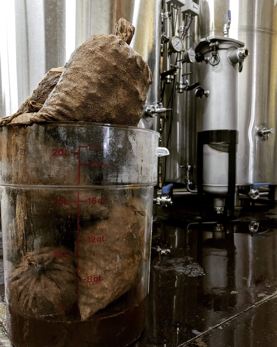 fscider_ia's tweet photo. All Spiced Up 

Maple Starship in the making 

#spices #organicmaplesyrup #hardcider #maplestarship #spicebags #iowacider #steeping #fishbackandstephenson #fallflavors https://t.co/yFCwZpfTw5