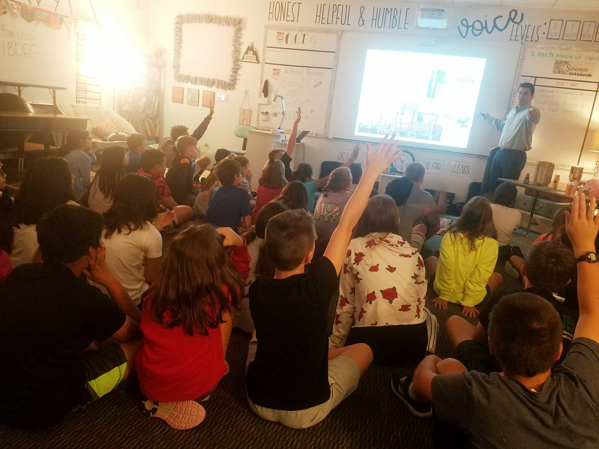 Learning about Fossil Fuels from a real-life Petroleum Engineer. Thanks for coming to teach us today, Mr. Hermes! #DISDragons @DonDurhamSLC @MrsLambertDIS  @MrsHermes_DIS