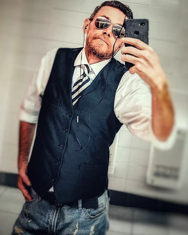 TheSladeO's tweet image. My #fridayworkflow #style .
.
.
.
.
.
Business up top, party below *not talking about what you think* 🚫🍆