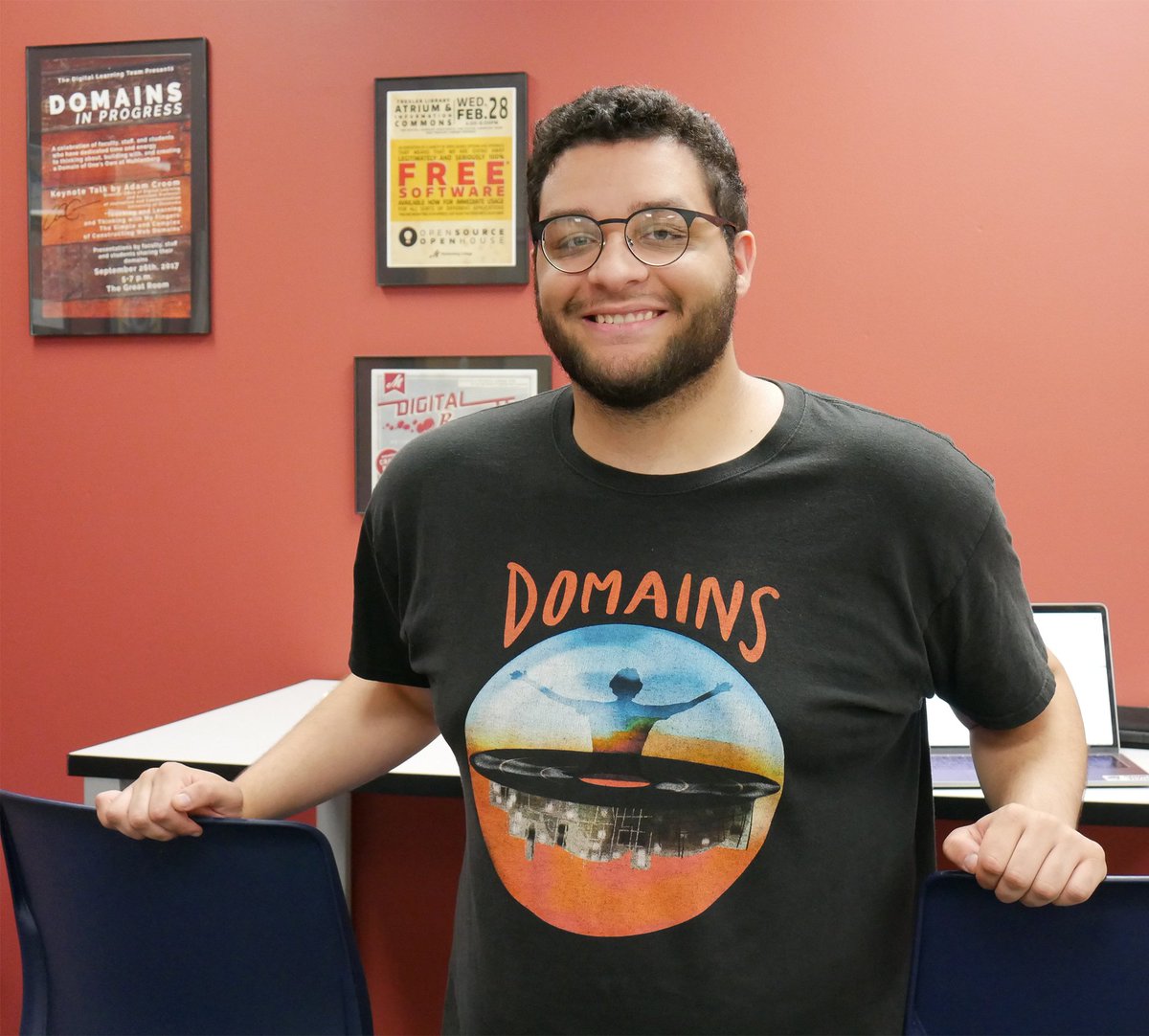 Muhlenberg's tweet photo. "It’s cool to have your own space on the internet and to own it." 💻

#MeetMuhlenberg 👋 Get to know computer science &amp; studio art major Jarrett Azar '20, one of #MuhlenbergCollege's Digital Learning Assistants @bergDLAs. ➡️ https://t.co/uR2RaqcTDI https://t.co/mzts1GhxZZ