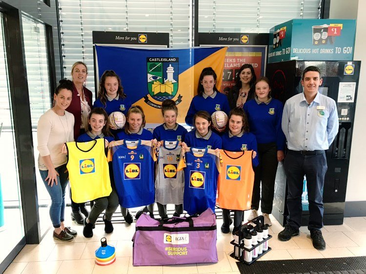 Well done to Castleisland Community College who accepted their amazing prize from Lidl Castleisland in the Lidl LGFA School Jersey Competition. @lidl_ireland #SeriousSupport @LadiesFootball #castleisland @20x20_ie @radiokerrysport @terracetalkrk @Castleislandcc1