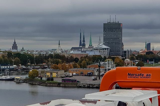 Manfreds75's tweet photo. Towers of Riga
#towers #riga #rigainmycolours #tallink #isabelle #towersofriga #perspective #otherperspective https://t.co/ndlHGnimaE https://t.co/UT7NTo6ekh