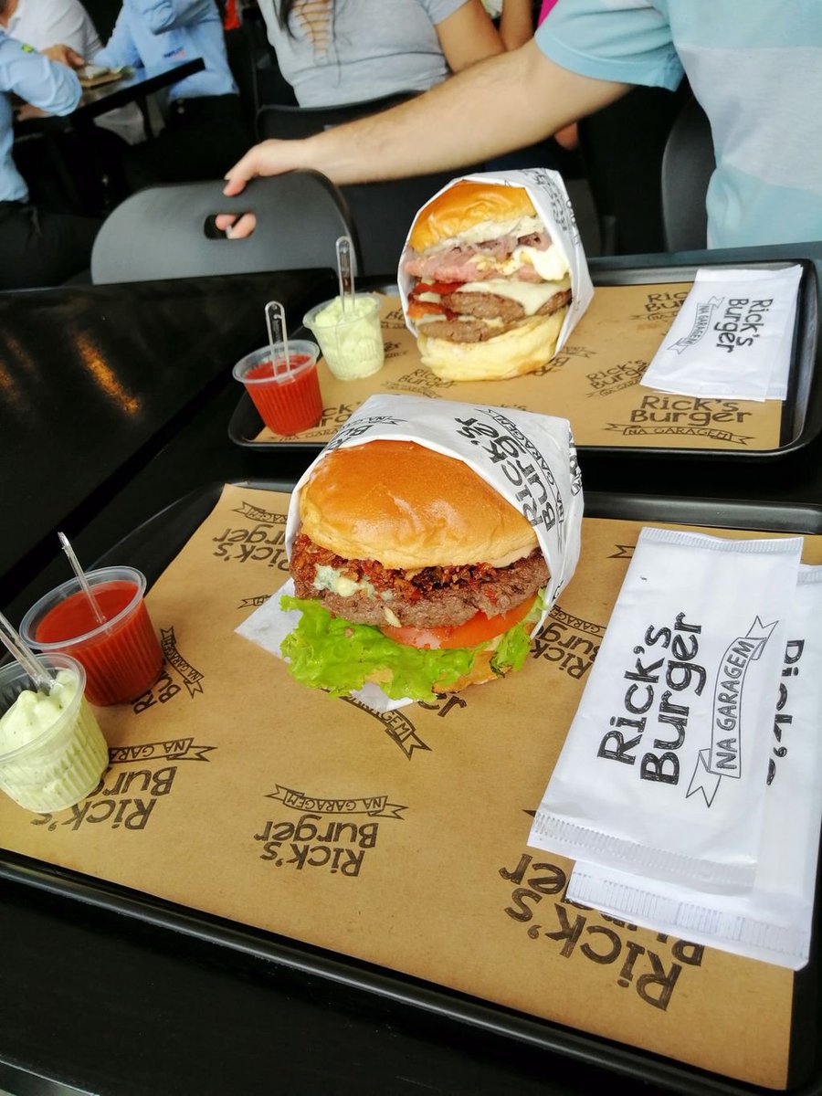NerdsUfes's tweet photo. Depois da reunião é hora de um lanche monstrã
o https://t.co/gUQlmJxg6w