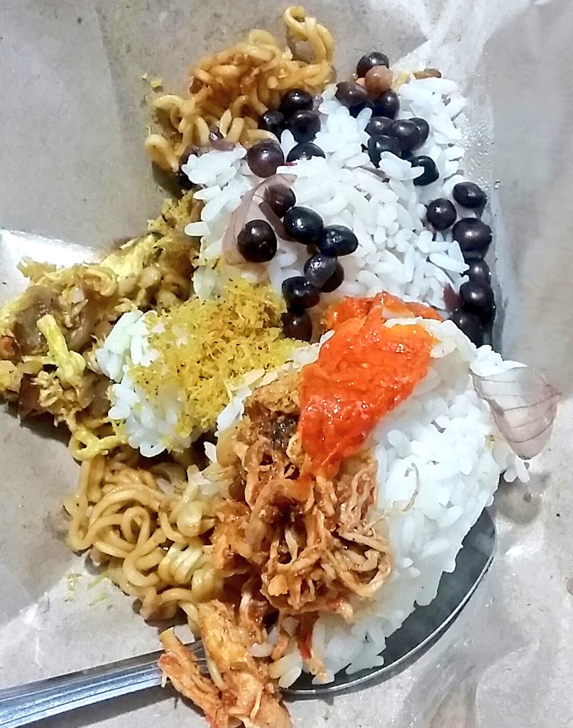 ErniGeg's tweet photo. Makan Mallu Jhon..
#kuliner
#Singaraja
#SetorFoto
#Seririt https://t.co/oPon2maVx2