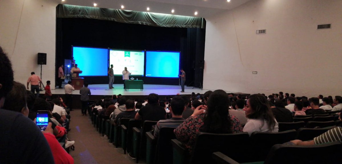 gdgvhsa's tweet image. @ArkangelB @KenzaZouaoui para el segundo día de Google #DevFest #CONAIS #designthinking #Flutter