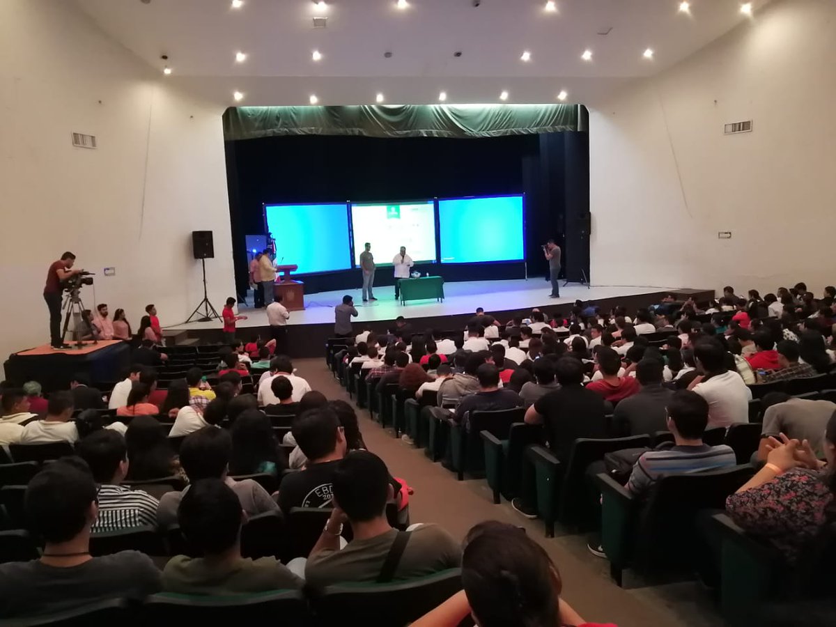 gdgvhsa's tweet image. @ArkangelB @KenzaZouaoui para el segundo día de Google #DevFest #CONAIS #designthinking #Flutter