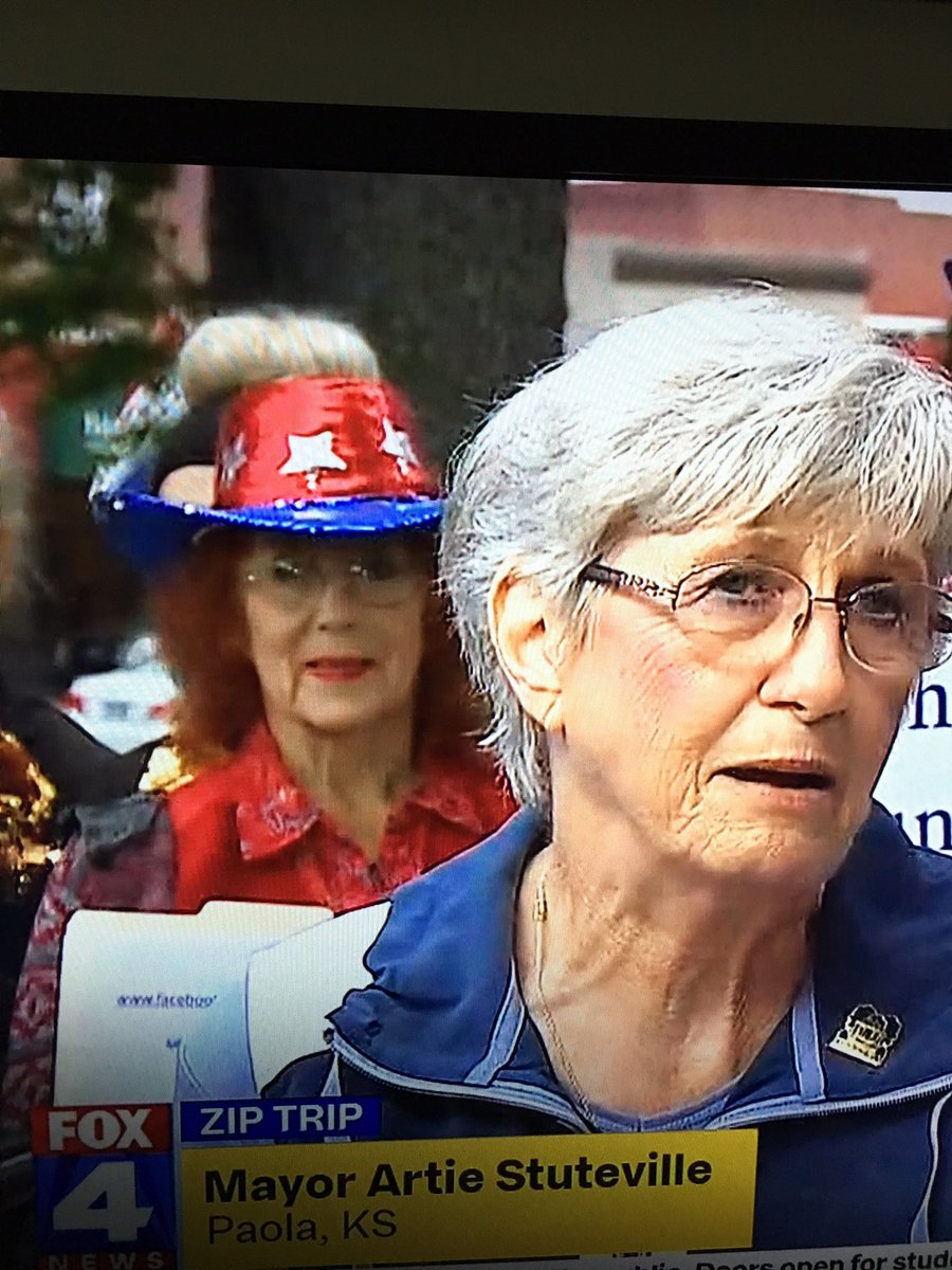 mdcDAR_KS's tweet photo. Thank you @fox4kc for visiting Paola, KS this morning! We had a blast! Marais des Cygnes Chapter NSDAR members Ann Benton, Jo Lene Thoele, Nina Gerken & Betty Bendorf #fox4ziptrip #fox4kc #paolaks #miamicountyks #ksdar #daughtersoftheamericanrevolution https://t.co/6DhQoqP4KV