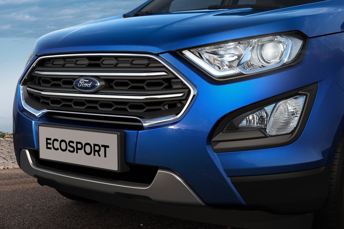 Ford_uy's tweet photo. La nueva #FordEcoSport Titanium cuenta con un renovado diseño exterior: techo solar con apertura y cierre eléctrico, grilla delantera con barras cromadas, faros delanteros de Xenón con luces diurnas de LED y faros antiniebla de diseño triangular. 
Desde USD 31.990 #Multimotors https://t.co/9NWp32rPaU