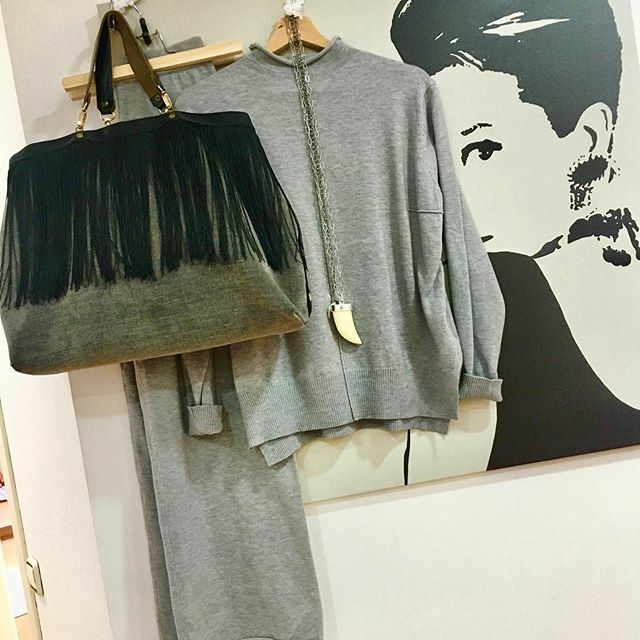 Conjunto divino y comodísimo!! 💫 #newcollection #smilemodaicomplements
#ootd #outfitoftheday #lookoftheday #fashion #fashiongram #style #love #beautiful #lookbook #outfit #clothes #mylook #fashionista #instastyle #instafashion #outfitpost #fashionpos… ift.tt/2Mc8CSl