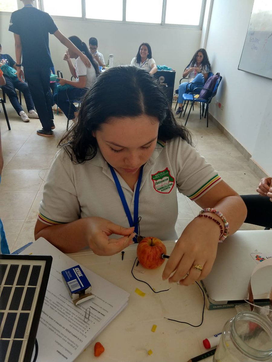 programaondas's tweet photo. Gracias a los #ClubesFrontera, estudiantes de #PtoCarreño aprenden sobre energías limpias, productividad en armonía con la naturaleza. @Colciencias, @CdeC_Col, @scientelab ScienteLab https://t.co/IMubWjKZEB