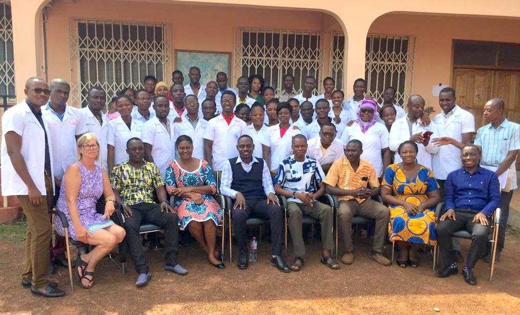 SickKidsGlobal's tweet photo. #FridayFeeling from the SickKids-Ghana Paediatric Nursing Education Partnership (PNEP):
143 more nurses completed the one-year paediatric #nursing education program in Accra, Tamale &amp; Kumasi and will graduate from the Ghana College of Nurses &amp; Midwives as paediatric nurses! 🎓🇬🇭 https://t.co/RFCdTRcMMN