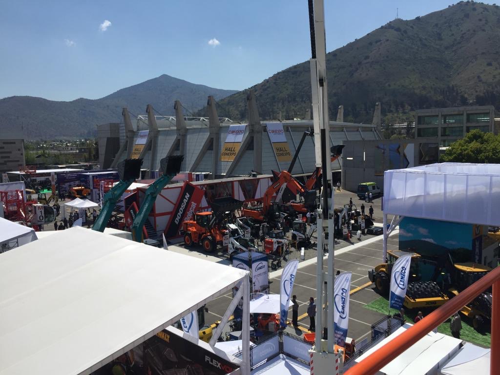 ExpoEdifica's tweet photo. Te invitamos a participar en el principal encuentro de negocios de la construcción, ExpoEdifica 2019.
Hoy hasta las 18:00 hrs en Espacio Riesco!!!
#expoedifica #expoedifica2019
@CamaraCChC https://t.co/dD5yqy8Pev