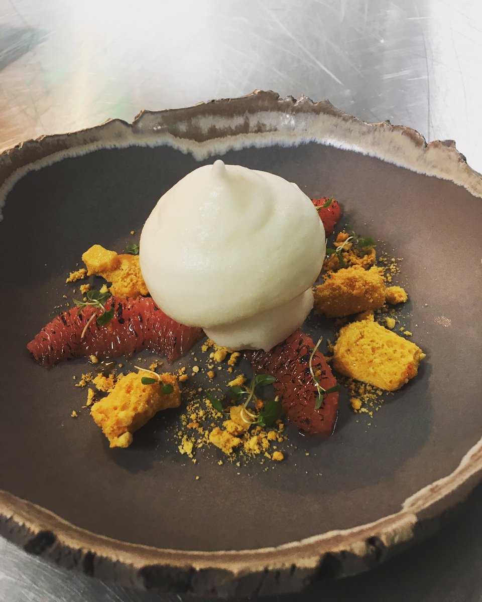 ImmyParrish's tweet image. Lime and Juniper Sorbet with Honeycomb, Gin Infused Charred Grapefruit, Orange Foam and Mint Cress . #Octobermenu #Newdish #gettingbackintoit