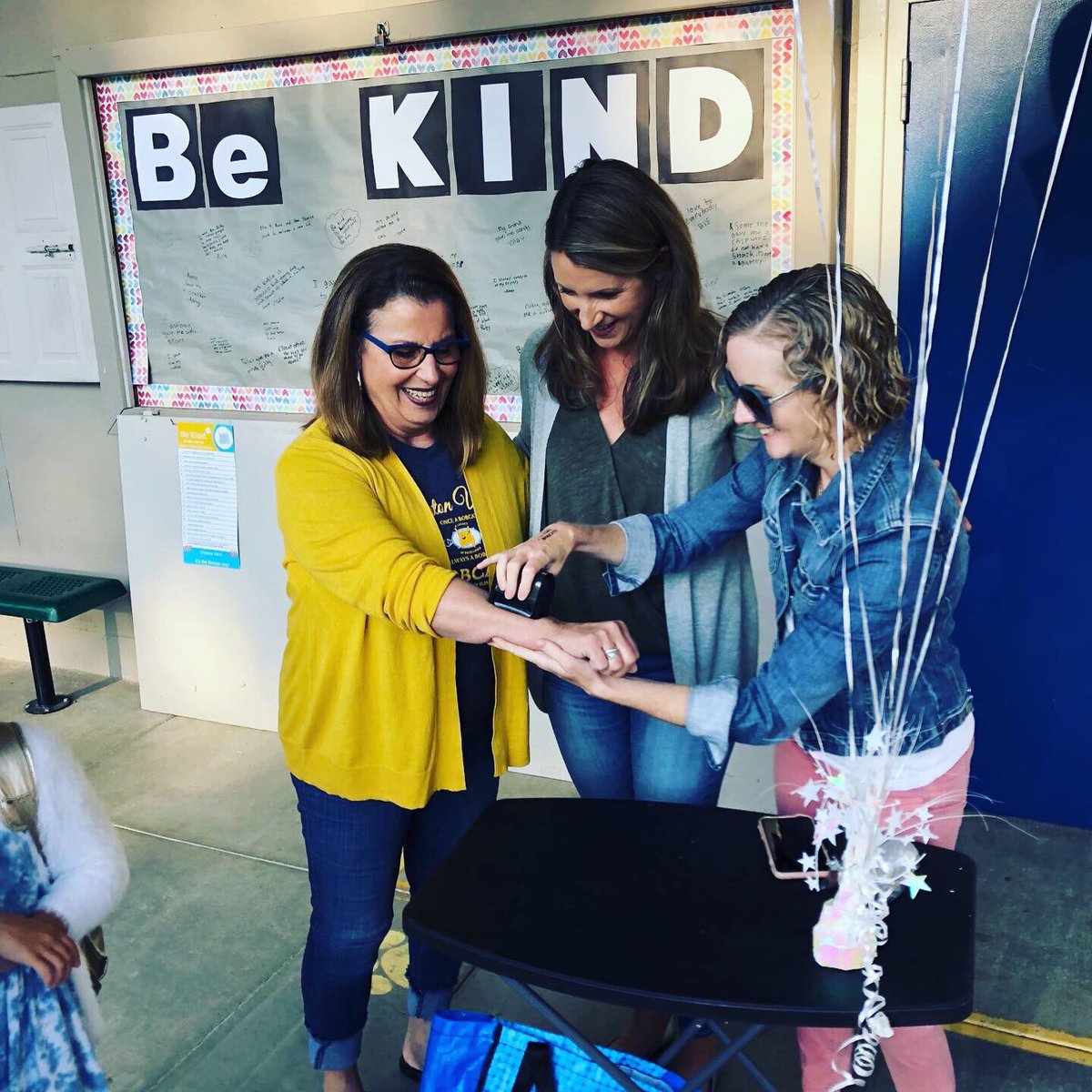 LoveLafayetteEd's tweet photo. Burton Valley Kindness in full effect love seeing the #BeKind21
#lovelafayette #lovelafayetteschools https://t.co/letxv9Bgn7