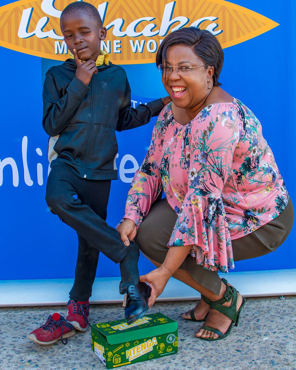uShakaMarine's tweet photo. Yesterday, uShaka Marine World and Ntenga Foundation visited Imbaliyethu Primary School in Chatsworth to donate 100 pairs of school shoes to underprivileged learners. 👞
(📸: @ntengafoundation)
#uShaka #UmlimitedFun #NtengaFoundation https://t.co/Fqx68bfvsw