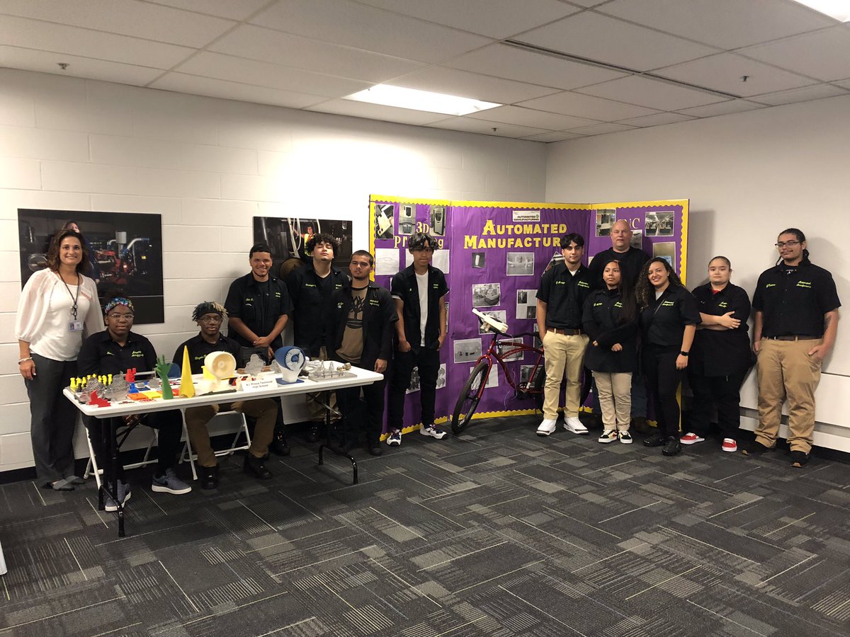 CTTechHS's tweet image. . #PrinceTech and @CTTechHS at @CTDreamItDoIt #manufacturing Mania!