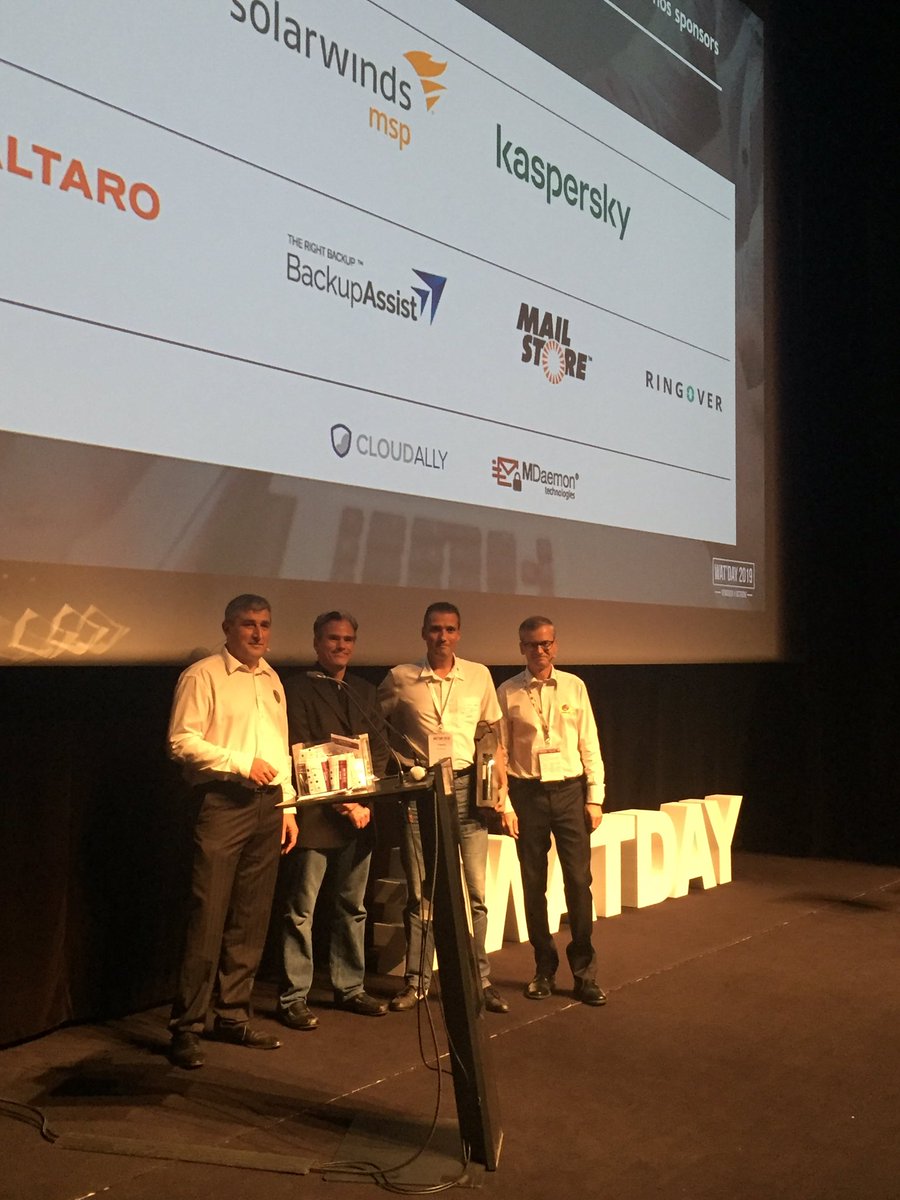 watsoft_com's tweet photo. 🎁Terminons cette journée avec la remise des cadeaux du jeux concours ! Bravo aux gagnants!🎁#watday #partage #sponsors #surprise https://t.co/1oXLBlpIGw