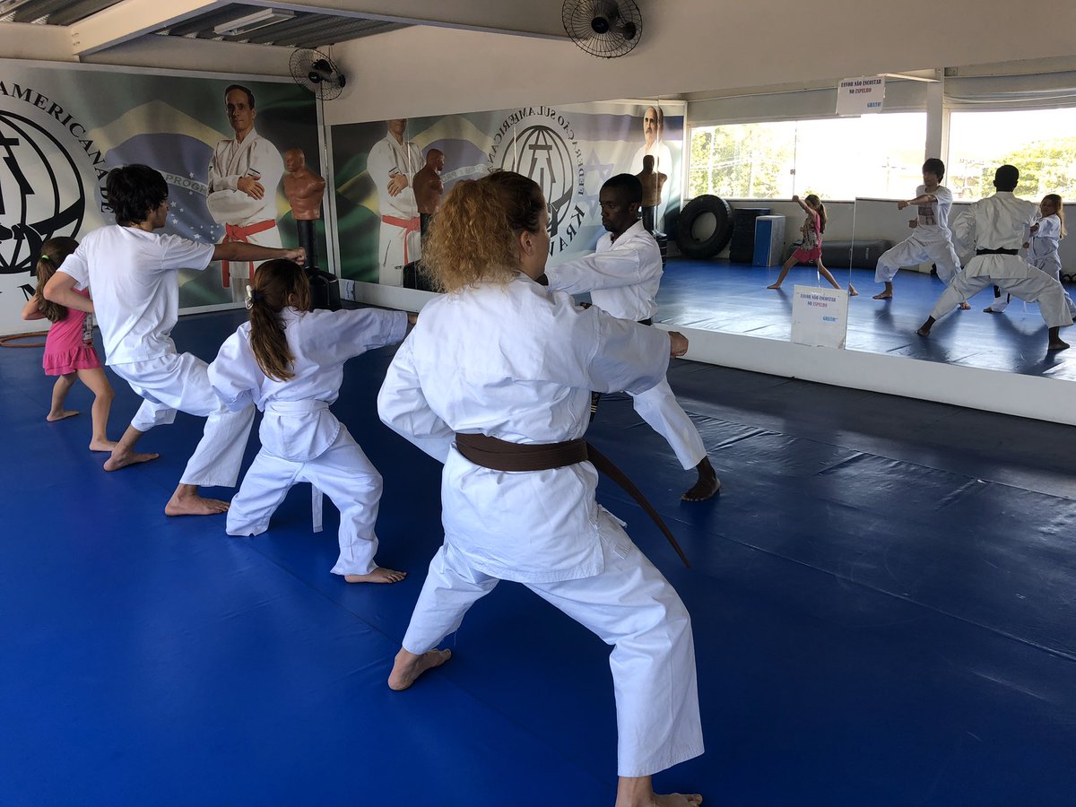 TopFightAcademi's tweet photo. Aula de karatê de hoje🥋

Temos turmas as terças e quintas de 11h ás 12h e de 12h ás 13h..

#Karatê #VemSerTop https://t.co/iTaqYMidM2