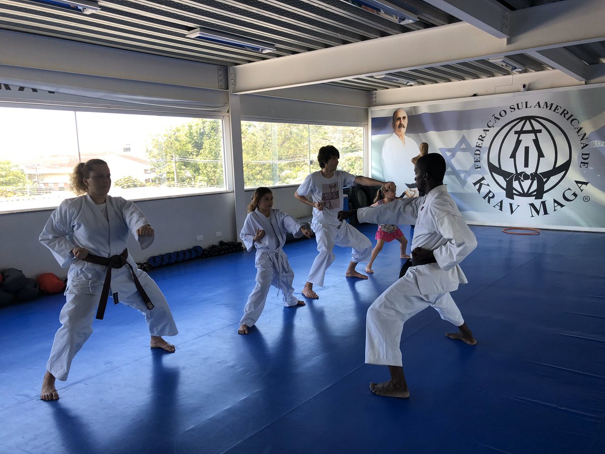 TopFightAcademi's tweet photo. Aula de karatê de hoje🥋

Temos turmas as terças e quintas de 11h ás 12h e de 12h ás 13h..

#Karatê #VemSerTop https://t.co/iTaqYMidM2