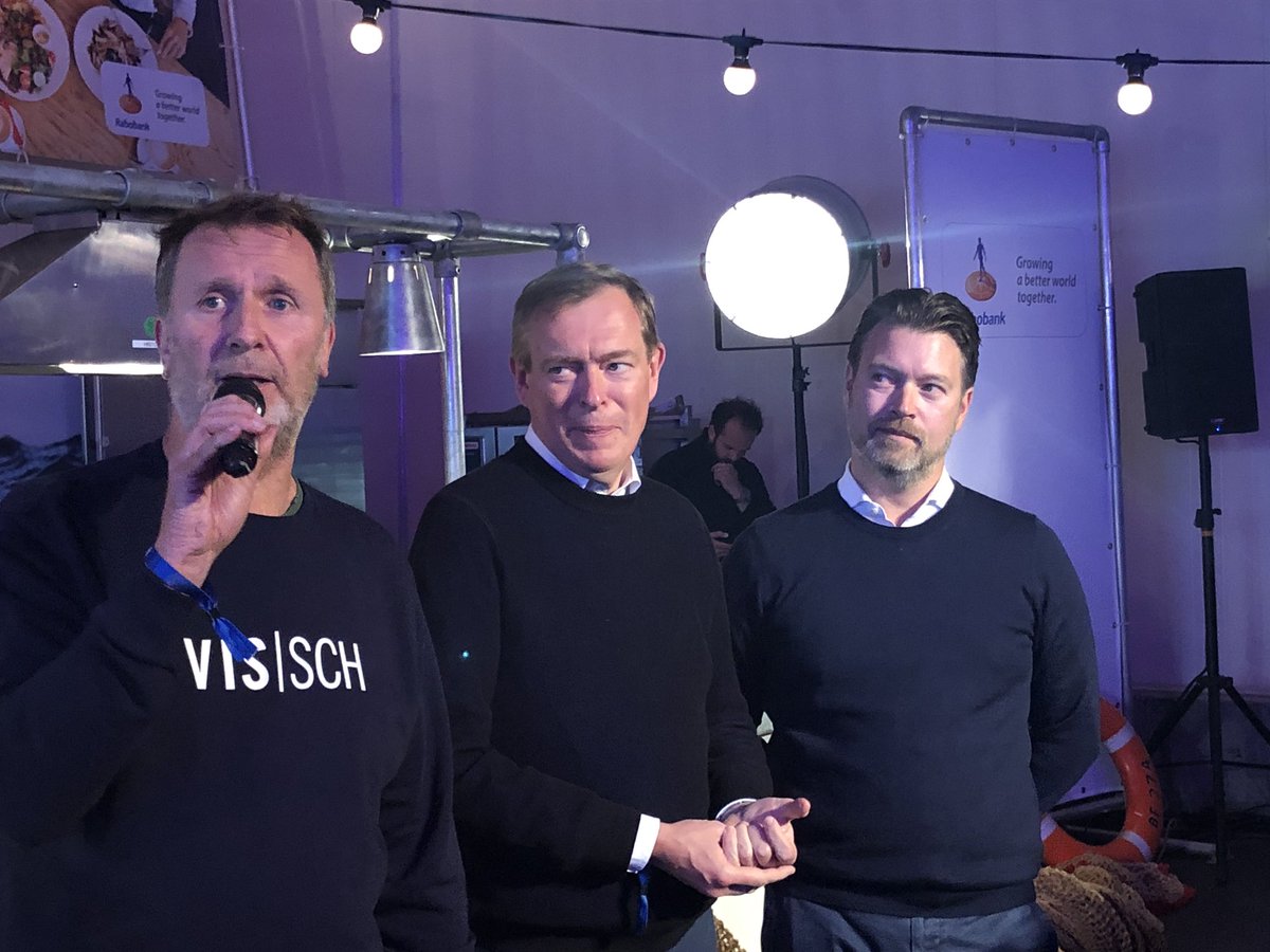 Opening van @visschfestival! Minister en Harry Wientjens van @RaboRegioDH openen !