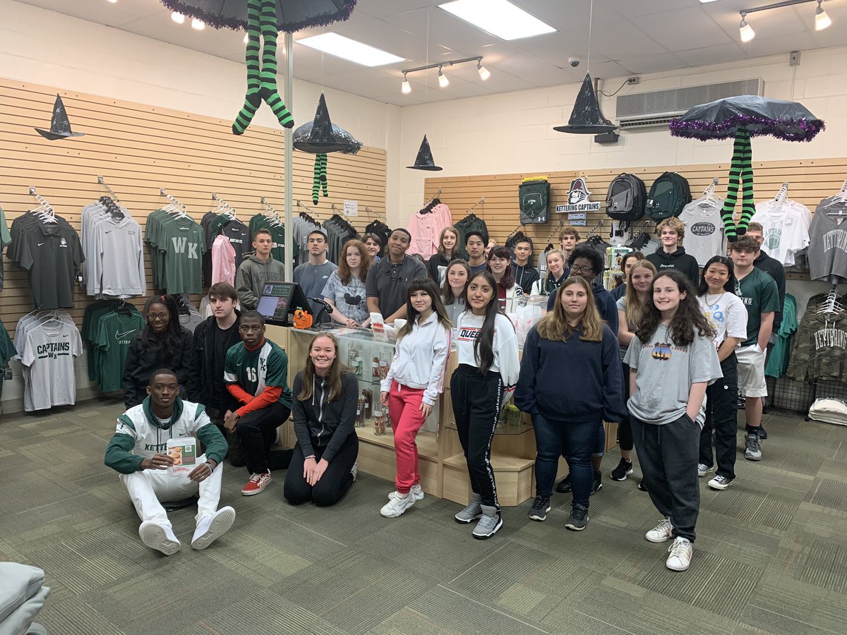 ccwkhs's tweet photo. We appreciate all of our Captains’ Corner staff and the staff of Waterford Kettering!! #decasbeweek2019 #decasbeweek #captainpride https://t.co/SqrbD8omFp