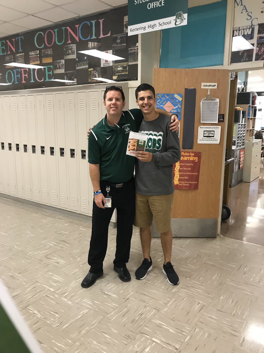 ccwkhs's tweet photo. We appreciate all of our Captains’ Corner staff and the staff of Waterford Kettering!! #decasbeweek2019 #decasbeweek #captainpride https://t.co/SqrbD8omFp