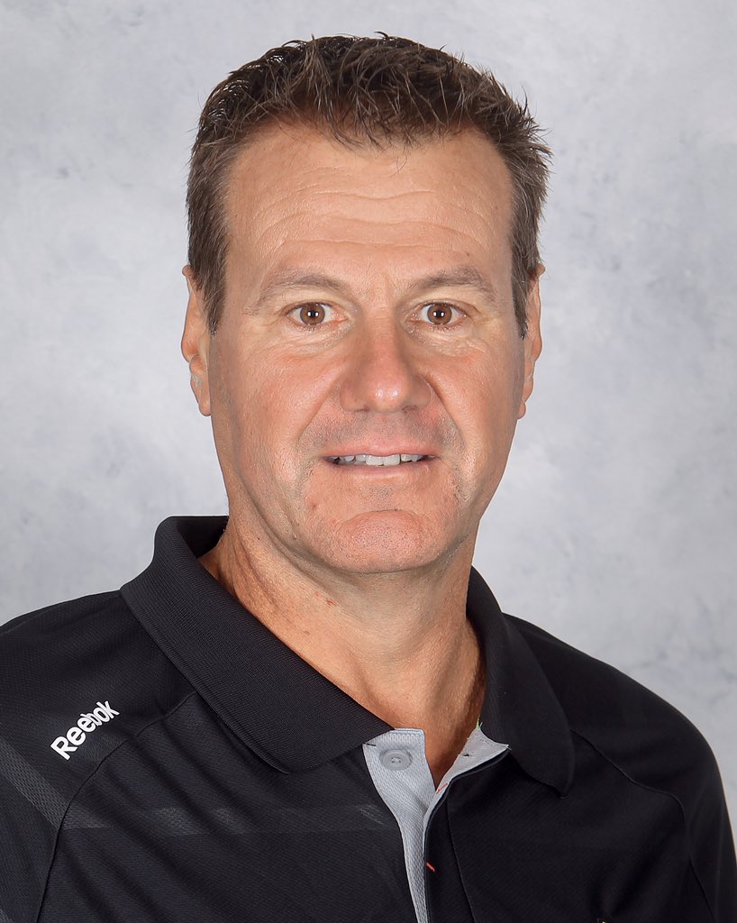 longhairedgap's tweet image. Season 33 begins today for Head Athletic Trainer Mike “Frank” Gapski. @NHLBlackhawks #Blackhawks  #proudson