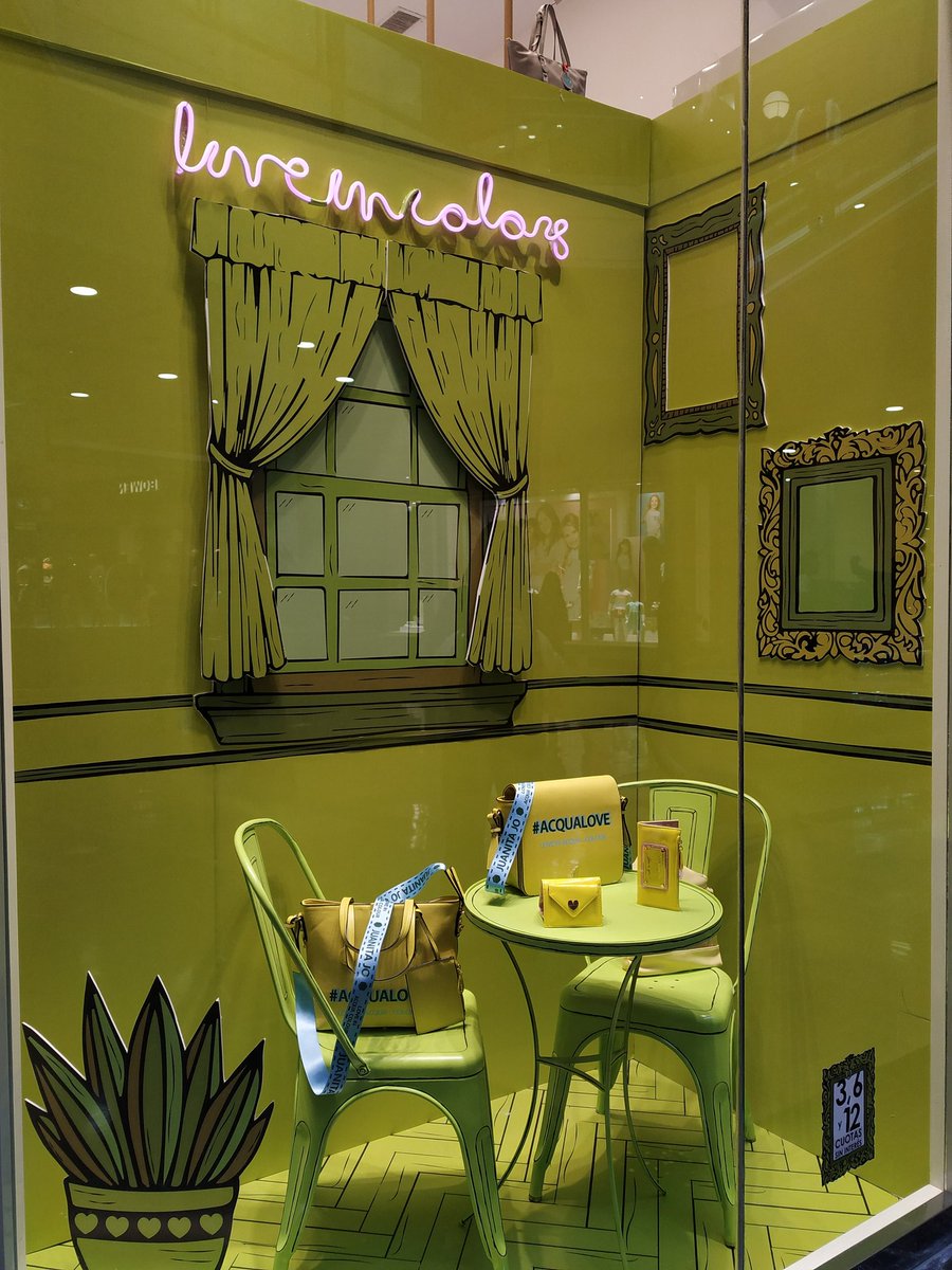 TrendHuntingBA's tweet image. #vidrieras que nos gustan! @juanitajook #visualmerchandising #visualmerchandiser #windowdisplay #retail #store #natalialastero #vidrieras #shopping #branding @LasteroNatalia